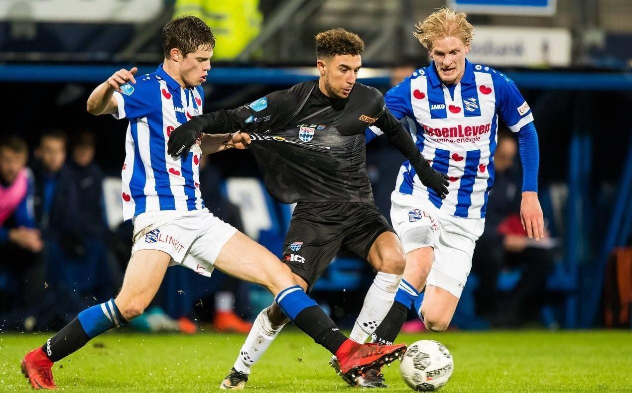 不仅向我们 不仅向我们